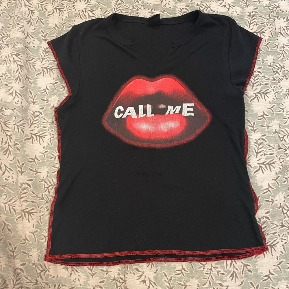 UO Lips Top